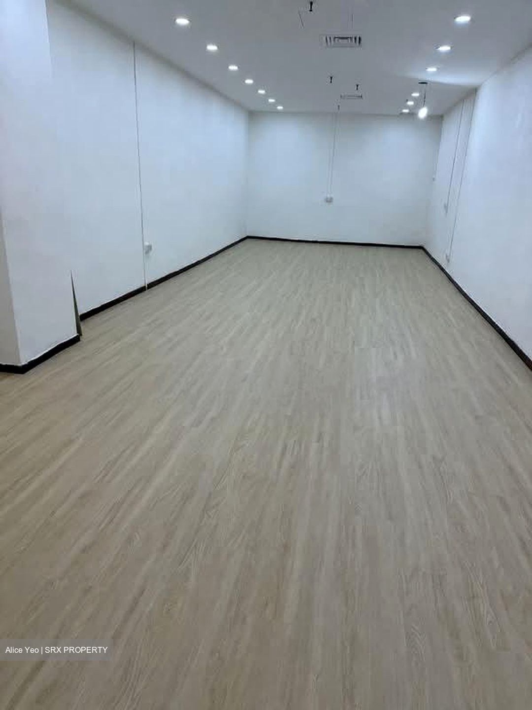Lucky Plaza (D9), Shop House #600650051